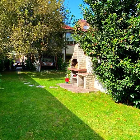 Cozy With Backyard And Fireplace In فيلة سبانجا