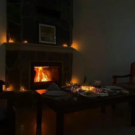 Cozy With Backyard And Fireplace In فيلة سبانجا